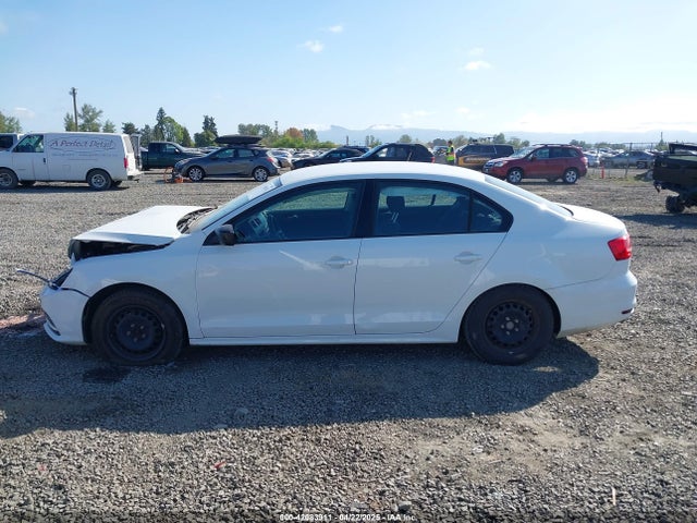 3VW2K7AJ9FM256045 Volkswagen 2015