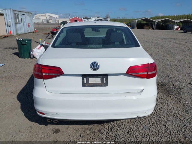 3VW2K7AJ9FM256045 Volkswagen 2015