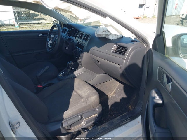 3VW2K7AJ9FM256045 Volkswagen 2015