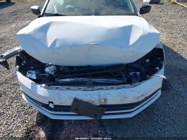 3VW2K7AJ9FM256045 Volkswagen 2015