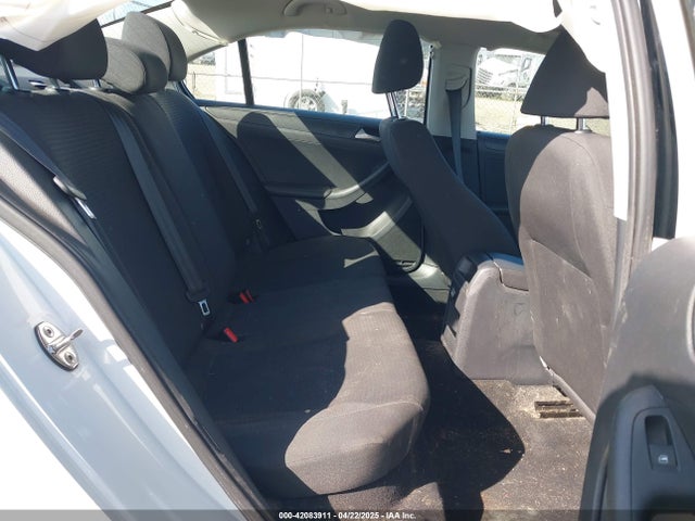 3VW2K7AJ9FM256045 Volkswagen 2015