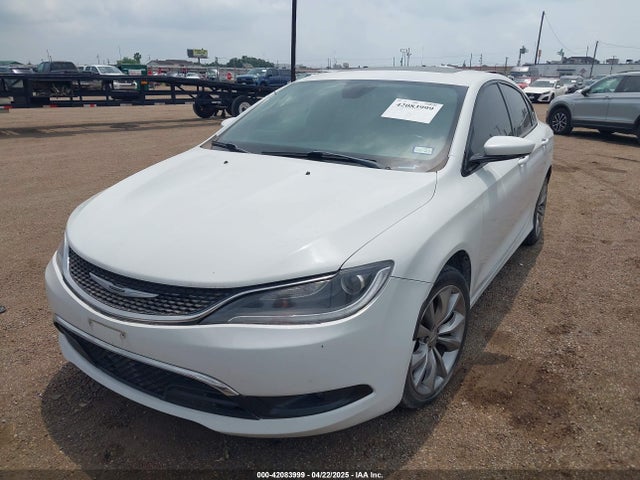 Chrysler 200 S 2015 1C3CCCBB6FN749700 Image 2