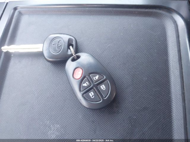 5TDJZ3DC2HS166433 Toyota Sienna Le 7 Passenger