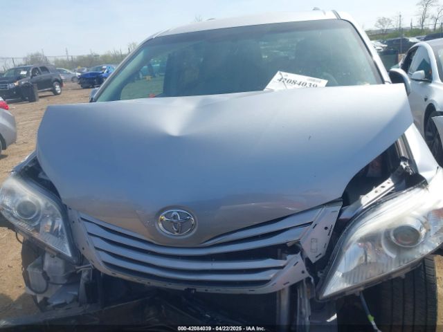5TDJZ3DC2HS166433 Toyota Sienna Le 7 Passenger