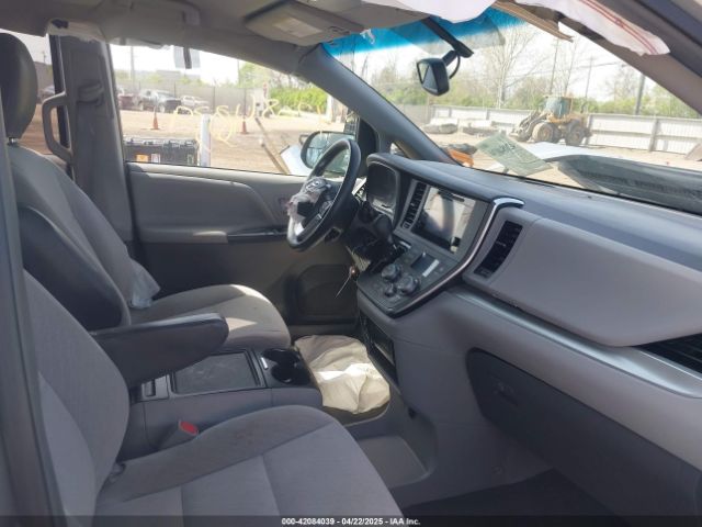 5TDJZ3DC2HS166433 Toyota Sienna Le 7 Passenger