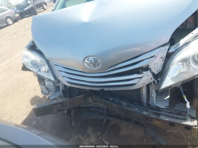 5TDJZ3DC2HS166433 Toyota Sienna Le 7 Passenger