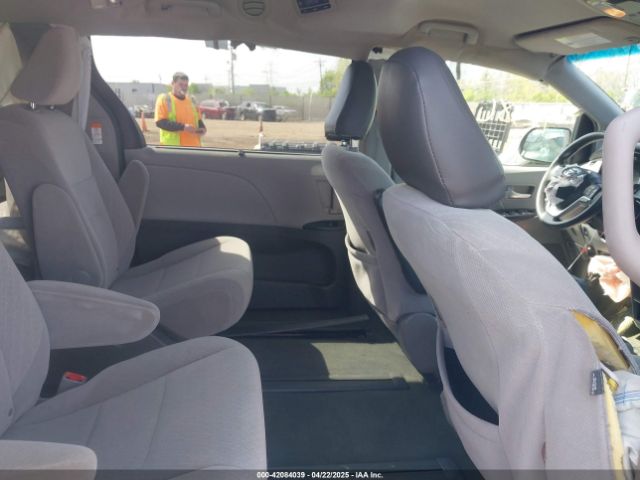 5TDJZ3DC2HS166433 Toyota Sienna Le 7 Passenger