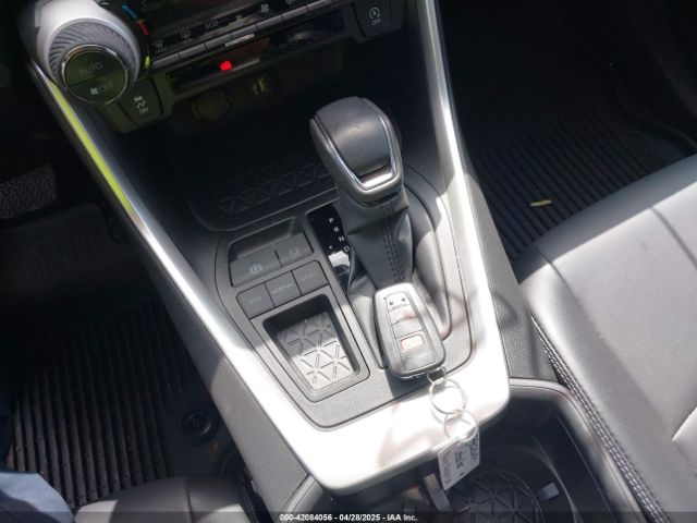 JTMC1RFV0RJ027160 Toyota Rav4 Xle Premium