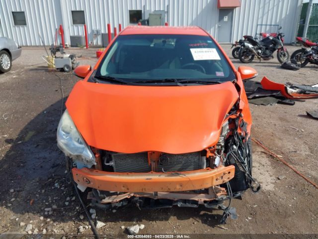 JTDKDTB35E1071850 Toyota Prius C Two