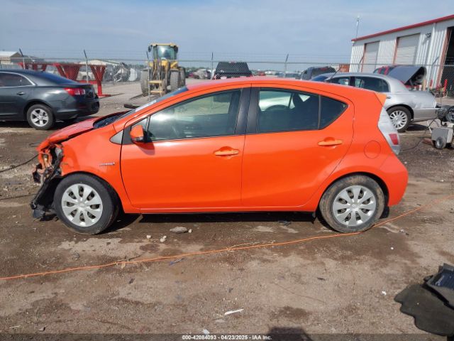 JTDKDTB35E1071850 Toyota Prius C Two