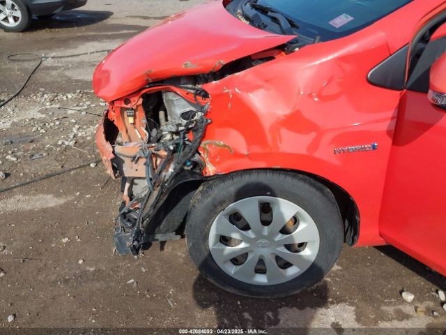 JTDKDTB35E1071850 Toyota Prius C Two
