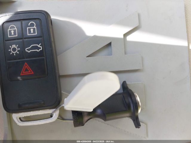 2015 VOLVO XC60 YV4612RM3F2635586 Photo 10