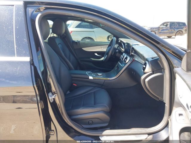 W1KWF8DB0MR618283 Mercedes-Benz C 300 Sedan