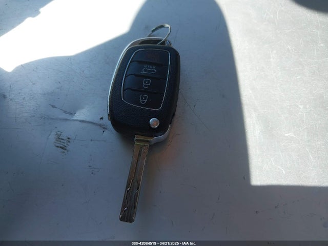 KM8J23A41GU196420 Hyundai TUCSON SE
