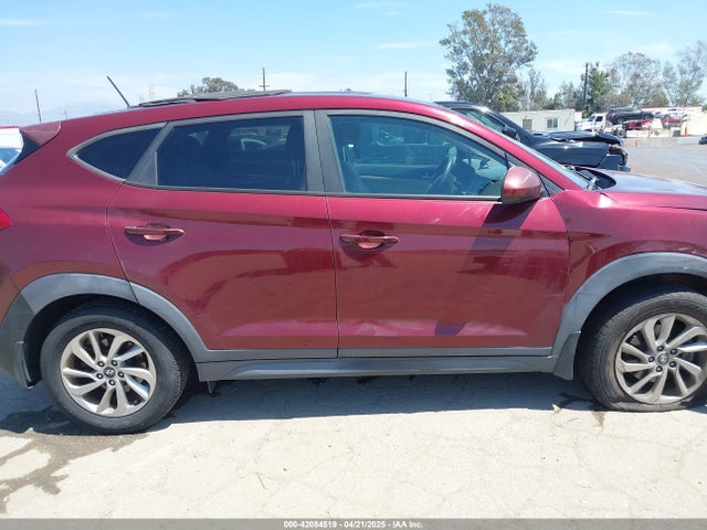 KM8J23A41GU196420 Hyundai TUCSON SE