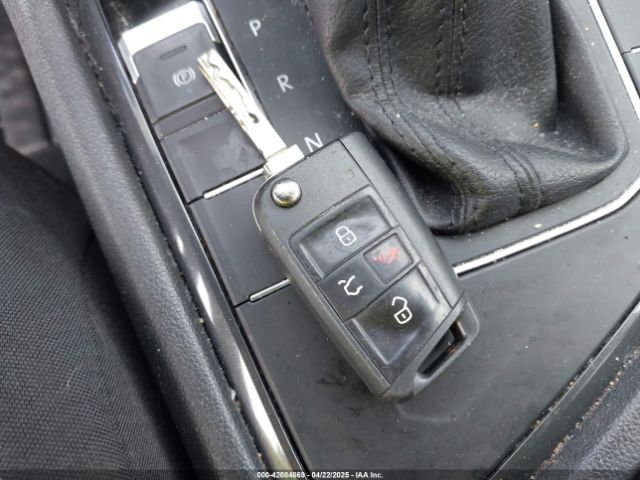 3VV1B7AX5LM151924 Volkswagen Tiguan 2.0t S
