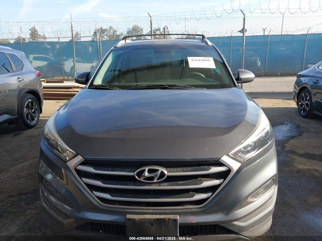 KM8J33A40HU329666 Hyundai TUCSON SE