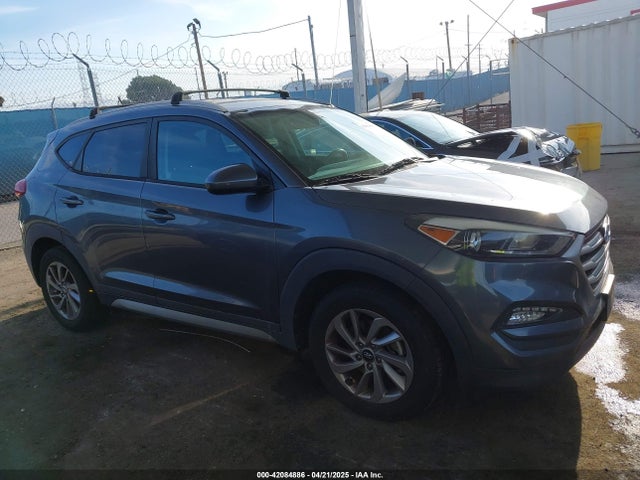 KM8J33A40HU329666 Hyundai TUCSON SE