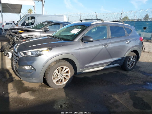 KM8J33A40HU329666 Hyundai TUCSON SE