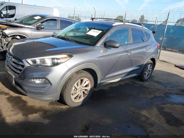 KM8J33A40HU329666 Hyundai TUCSON SE