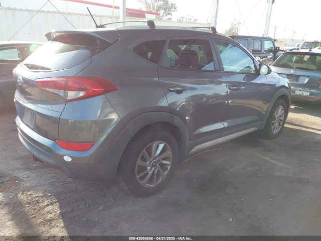 KM8J33A40HU329666 Hyundai TUCSON SE