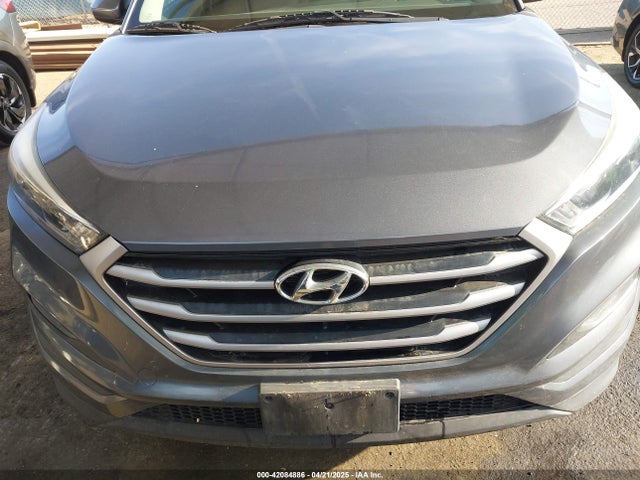 KM8J33A40HU329666 Hyundai TUCSON SE