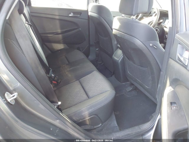 KM8J33A40HU329666 Hyundai TUCSON SE