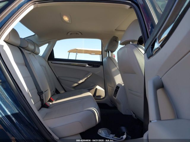 1VWBA7A3XJC038887 Volkswagen Passat 2.0t Se