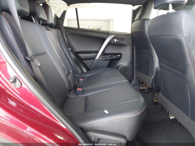 JTMJFREV0JD226884 Toyota RAV4 SE