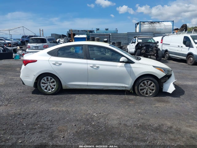 Hyundai 2018 2018 3KPC24A35JE020888 Image 13