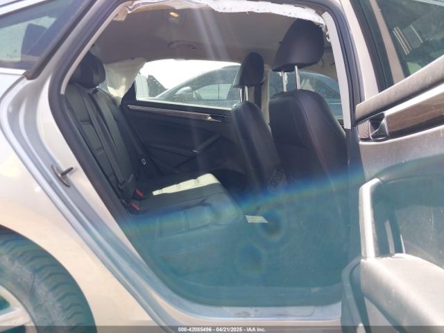 1VWBA7A31JC000657 Volkswagen Passat 2.0t Se