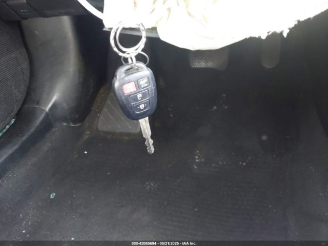 2T1BURHE1KC193124 Toyota COROLLA LE