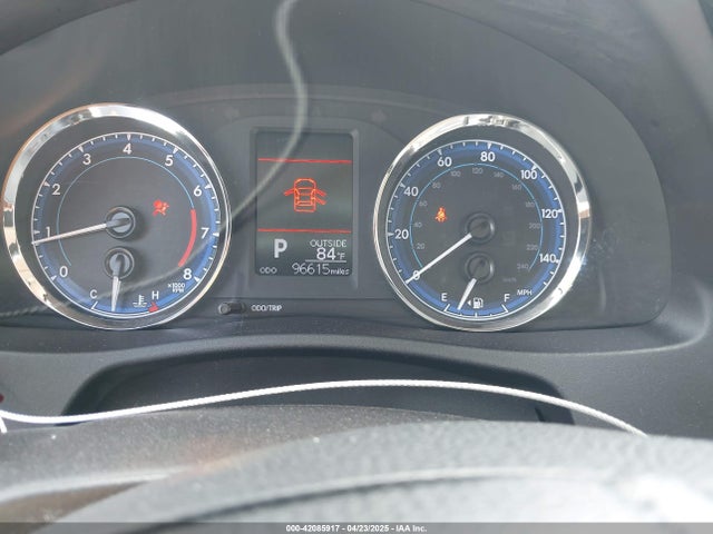 2T1BURHE5JC041894 Toyota COROLLA LE