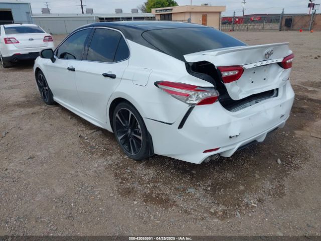 2018 TOYOTA CAMRY 4T1B61HK2JU071113 Photo 2