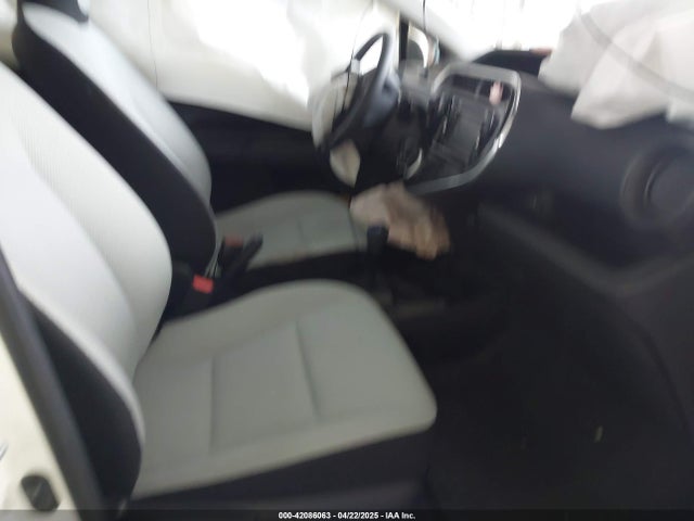 JTDKDTB31J1608112 Toyota PRIUS C