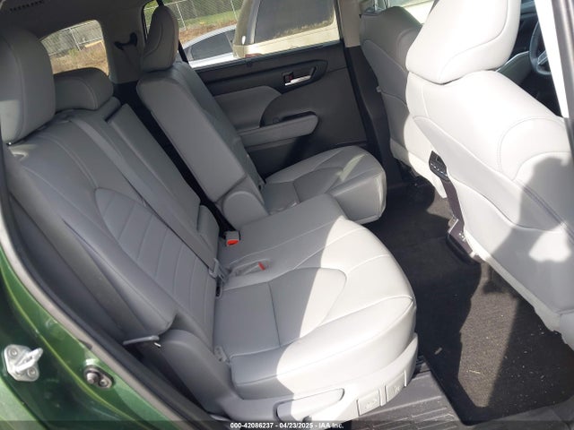 5TDKDRBHXPS515888 Toyota Highlander Xle