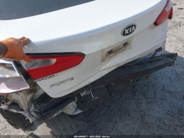 KNAFX4A65G5583272 KIA FORTE LX