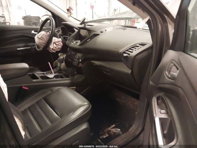 1FMCU9J9XHUD37682 Ford Escape Titanium