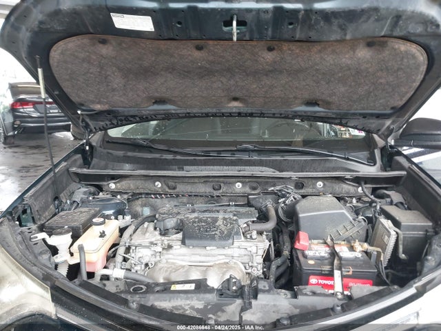 JTMZFREV8JJ191399 Toyota RAV4 LE