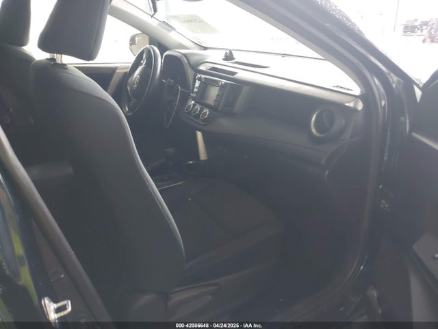 JTMZFREV8JJ191399 Toyota RAV4 LE