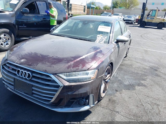 2020 AUDI S8 WAU8SAF80LN014792 Photo 1