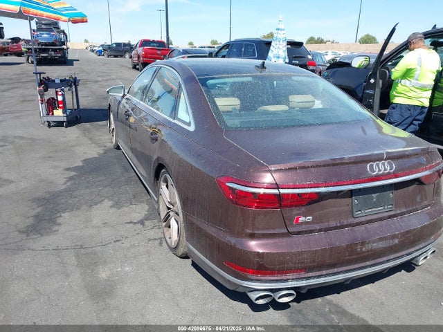 2020 AUDI S8 WAU8SAF80LN014792 Photo 2