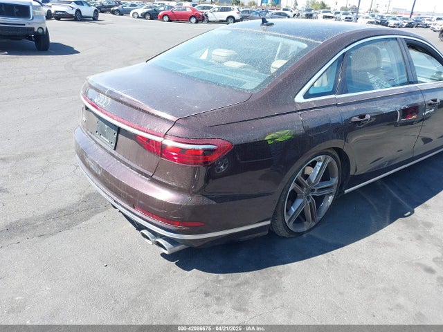 2020 AUDI S8 WAU8SAF80LN014792 Photo 3