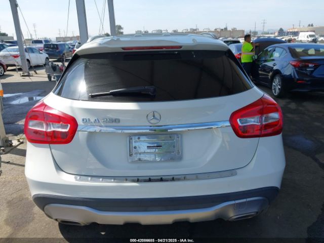 WDCTG4EB4JJ451996 Mercedes-Benz GLA 250