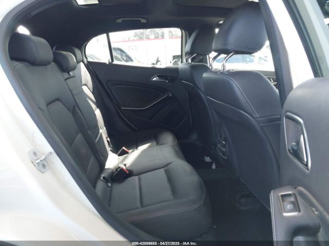 WDCTG4EB4JJ451996 Mercedes-Benz GLA 250