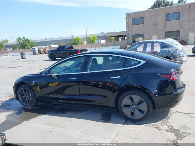 5YJ3E1EA6HF002158 Tesla Model 3 Long Range/standard