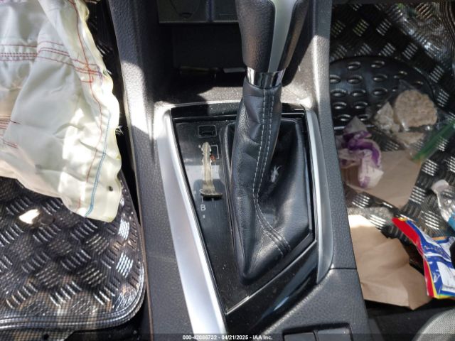 5YFBURHE3JP811588 Toyota COROLLA LE