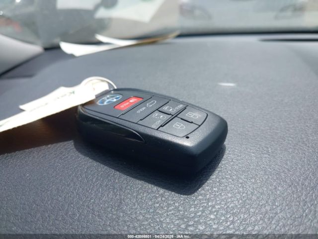 5TDJRKEC3MS065212 Toyota SIENNA XLE