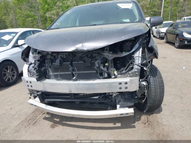 5TDJRKEC3MS065212 Toyota SIENNA XLE