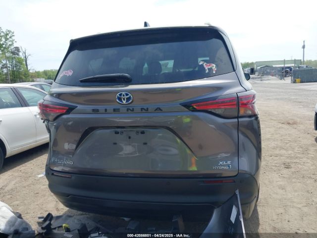 5TDJRKEC3MS065212 Toyota SIENNA XLE